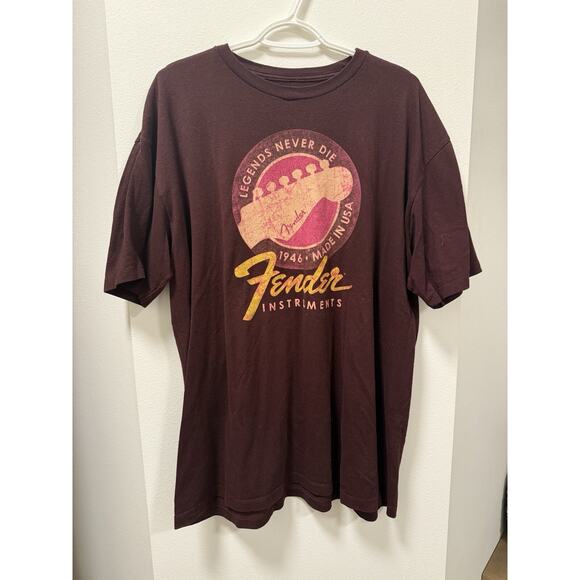Fender Guitar T-Shirt Legends Never Die Logo Dark Red‎ Size XXL - Picture 2 of 9